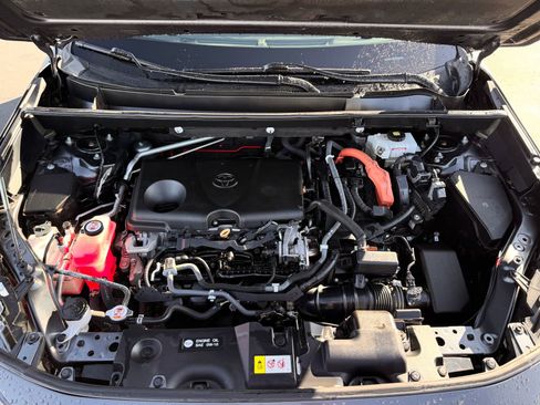 Used 2019 Toyota RAV4 LE w/ Carpet Mat Package image 22