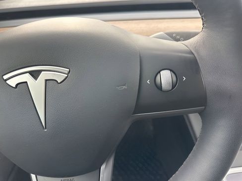 Used 2021 Tesla Model 3 Standard Range Plus image 17