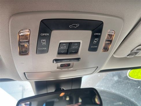 Used 2022 Toyota Sienna XLE image 13