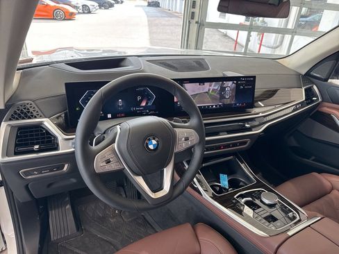 Certified 2025 BMW X7 xDrive40i w/ Premium Package image 18
