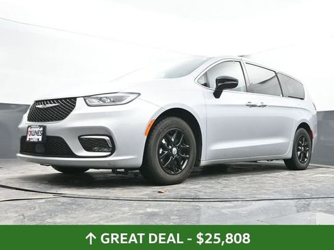 Used 2024 Chrysler Pacifica Touring-L image 47