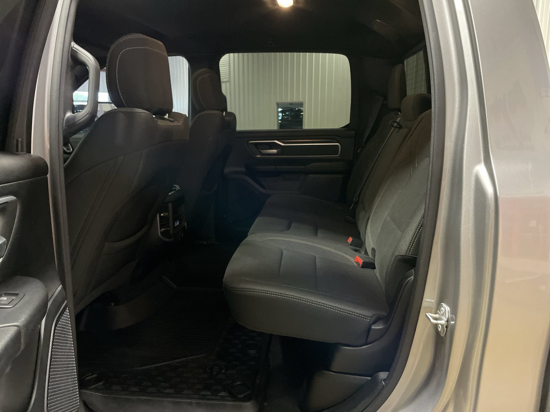 Used 2021 RAM 1500 4x4 Crew Cab image 23