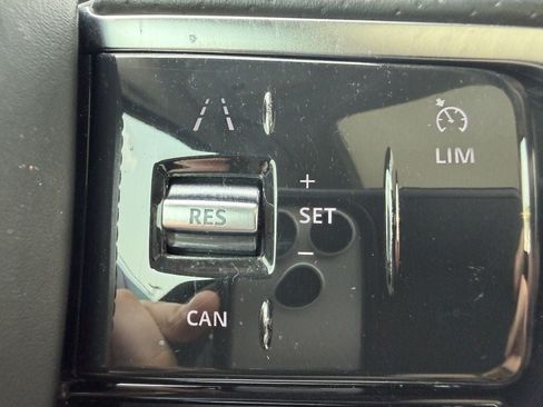 Used 2021 Land Rover Range Rover Velar S AWD/4WD image 18