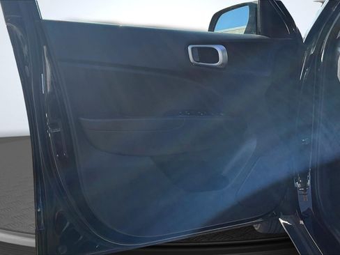 Used 2024 Hyundai Venue SE image 23