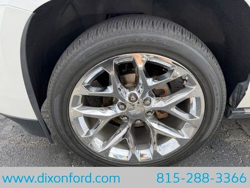 Used 2018 Cadillac Escalade Premium Luxury AWD/4WD image 11