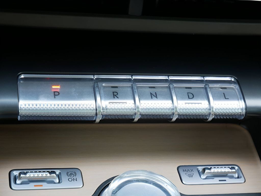 Used 2025 Lincoln Nautilus Reserve AWD/4WD image 25