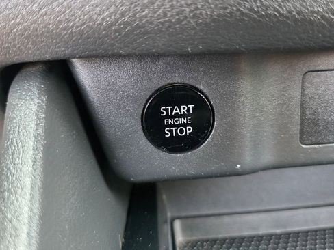 Used 2024 Nissan Rogue SV image 34