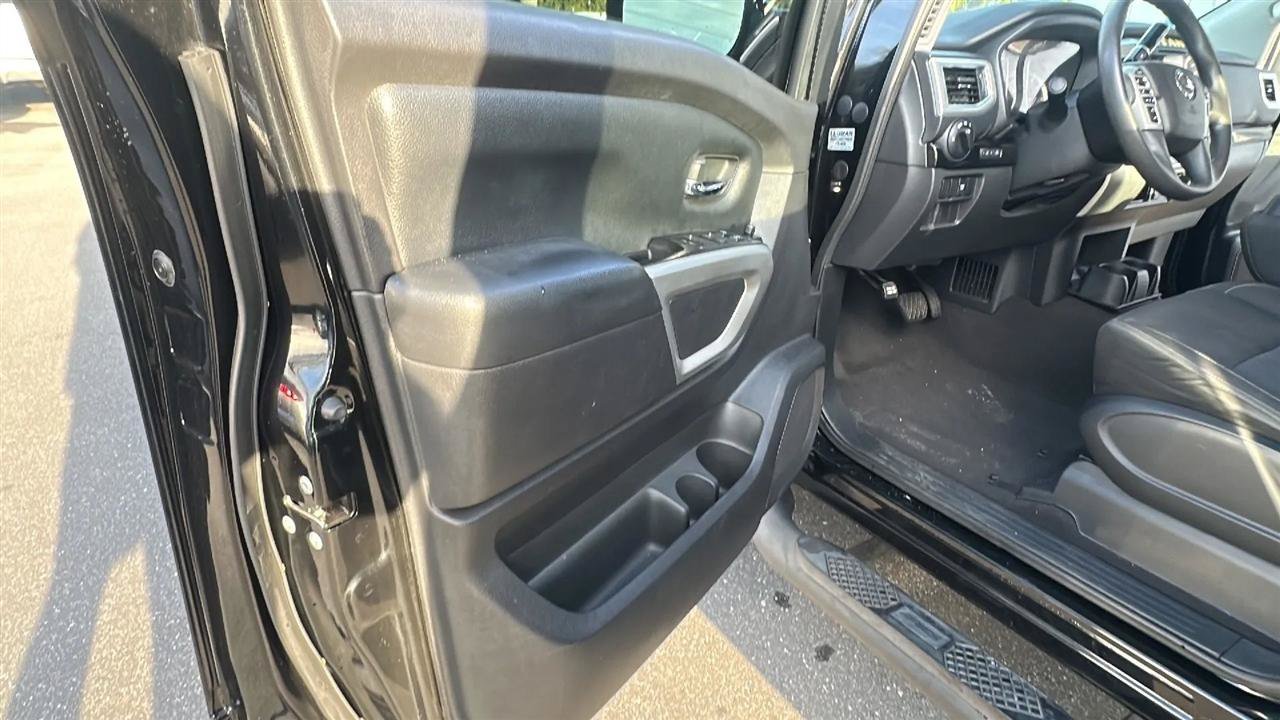 Used 2017 Nissan Titan SV RWD image 18