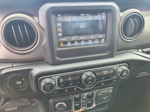 Used 2021 Jeep Wrangler Unlimited Willys image 3