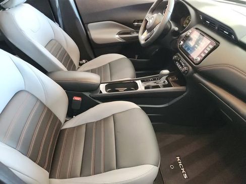 Used 2023 Nissan Kicks SR w/ SR Premium Package FWD image 10