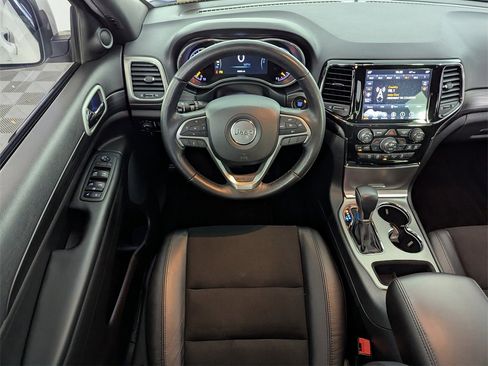 Used 2021 Jeep Grand Cherokee Laredo X image 14