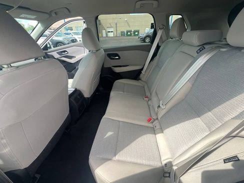 Used 2023 Nissan Rogue SV AWD/4WD image 13