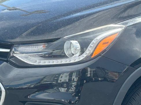 Used 2020 Chevrolet Trax LT w/ LT Convenience Package AWD/4WD image 12