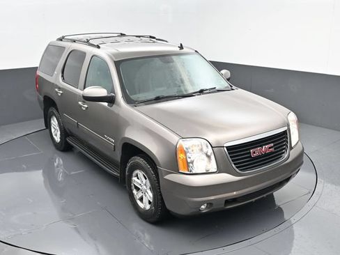 Used 2014 GMC Yukon SLT w/ SLT-2 Equipment Package AWD/4WD image 21
