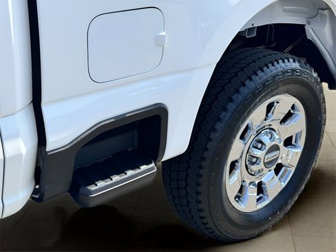 Used 2023 Ford F250 Lariat w/ Chrome Package image 47