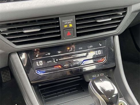 Used 2025 Volkswagen Jetta SE image 19