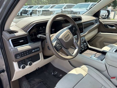 Used 2022 GMC Yukon XL Denali AWD/4WD image 17