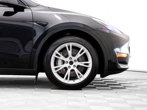 Used 2023 Tesla Model Y Long Range image 33