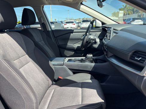 Used 2025 Nissan Rogue SV FWD image 38
