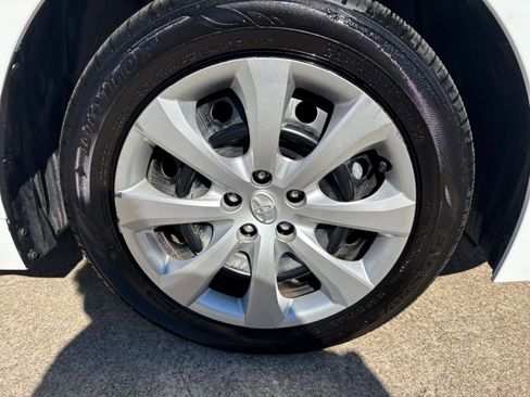 Used 2025 Toyota Corolla LE image 28