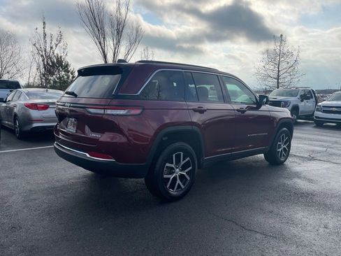 Used 2024 Jeep Grand Cherokee Limited image 8