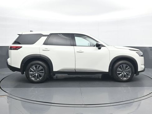 Used 2024 Nissan Pathfinder S image 7