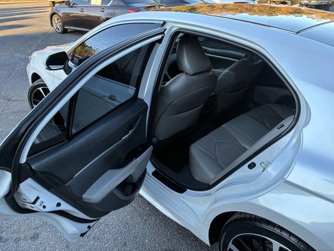 Used 2019 Toyota Camry XSE image 9
