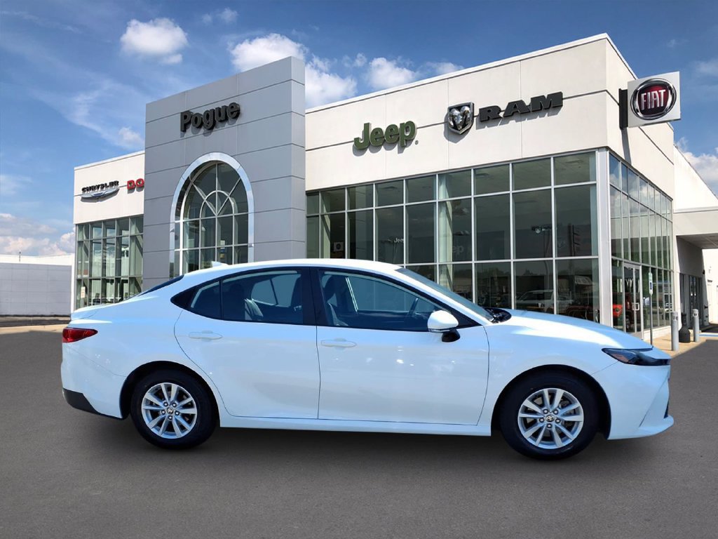 Used 2025 Toyota Camry LE FWD image 2