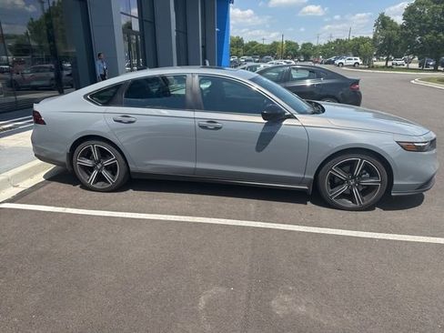 Used 2023 Honda Accord Sport image 3