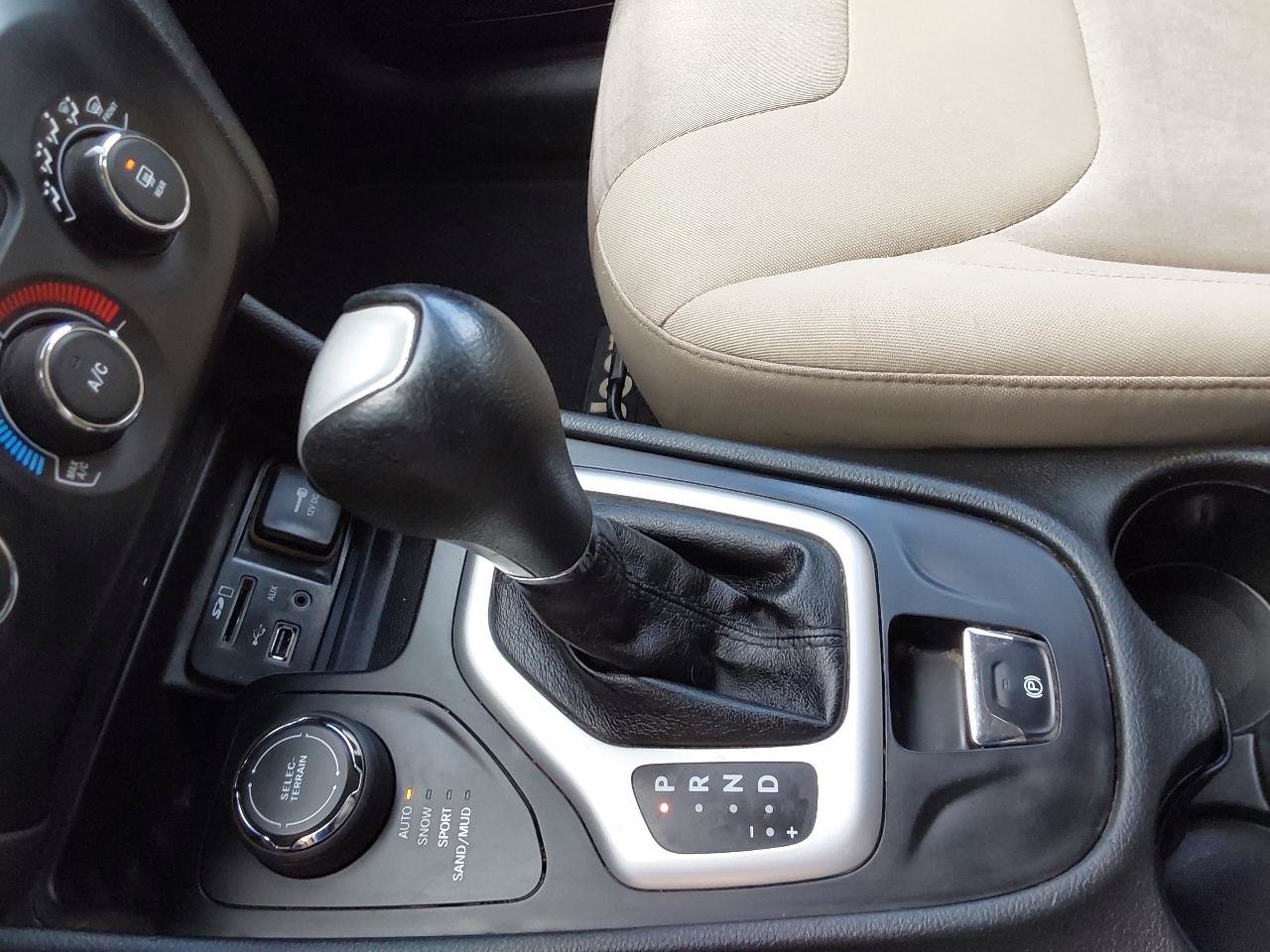 Used 2015 Jeep Cherokee Sport AWD/4WD image 11