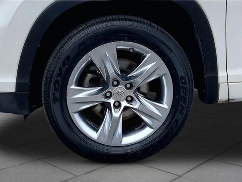Used 2014 Toyota Highlander Limited Platinum FWD image 10