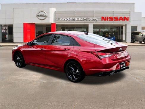 Used 2023 Hyundai Elantra SEL image 5