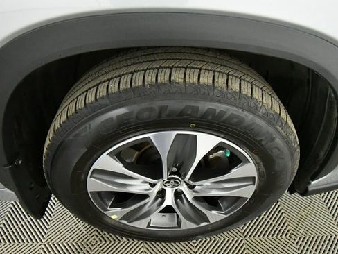 Used 2023 Toyota Highlander L image 17