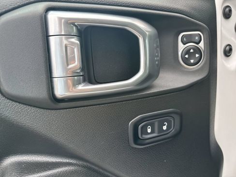 Used 2024 Jeep Wrangler Unlimited Rubicon AWD/4WD image 27