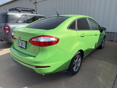 Used 2015 Ford Fiesta SE image 3