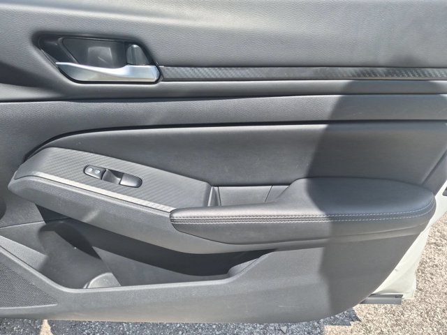 Used 2025 Nissan Altima 2.5 SV FWD image 32