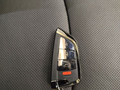 Used 2022 GMC Terrain SLT w/ LPO, Floor Liner Package AWD/4WD image 32