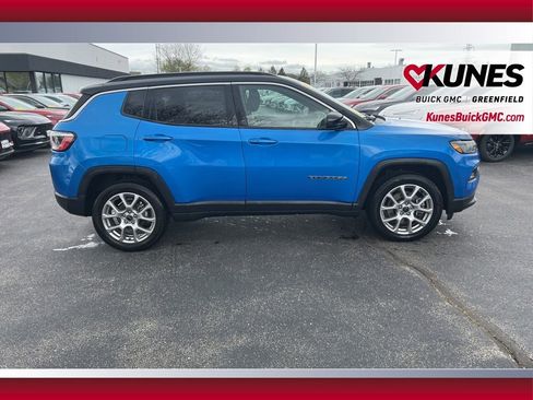 Used 2025 Jeep Compass Limited AWD/4WD image 4
