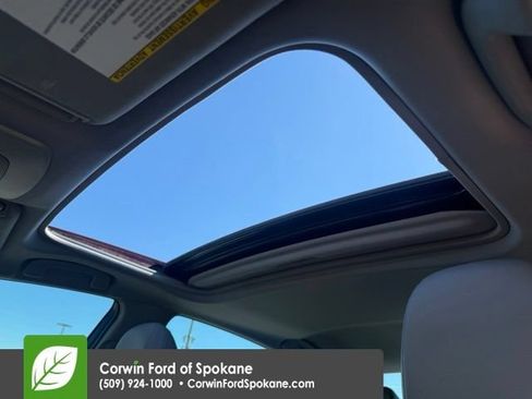 Used 2018 Toyota Camry SE w/ Moonroof Package FWD image 31