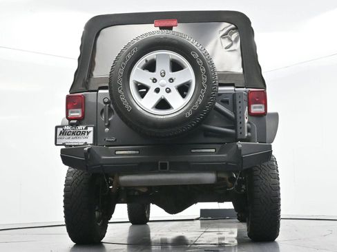 Used 2017 Jeep Wrangler Unlimited Rubicon w/ Connectivity Group AWD/4WD image 44