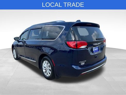 Used 2018 Chrysler Pacifica Touring-L Plus w/ Advanced Safetytec Group FWD image 4