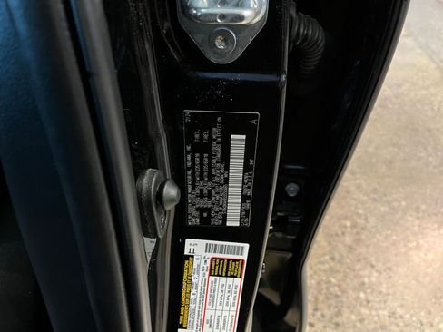 Used 2025 Toyota Highlander LE FWD image 31