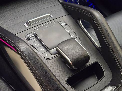 Used 2022 Mercedes-Benz GLE 350 4MATIC w/ Premium Package image 38