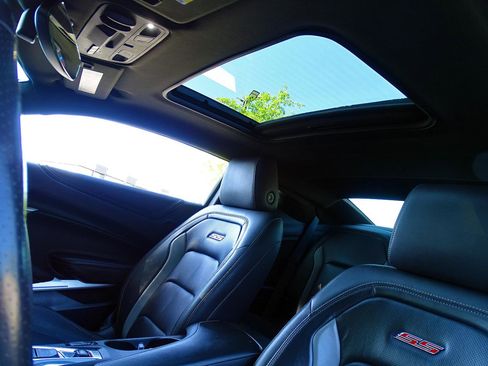 Used 2016 Chevrolet Camaro SS RWD image 19