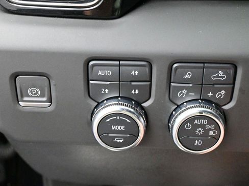 Used 2024 GMC Sierra 2500 AT4 w/ AT4 Premium Plus Package AWD/4WD image 20