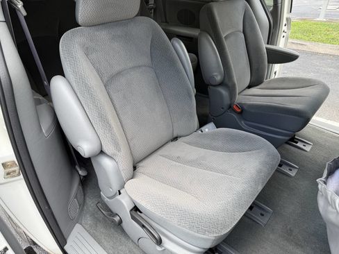 Used 2004 Dodge Grand Caravan SXT FWD image 16