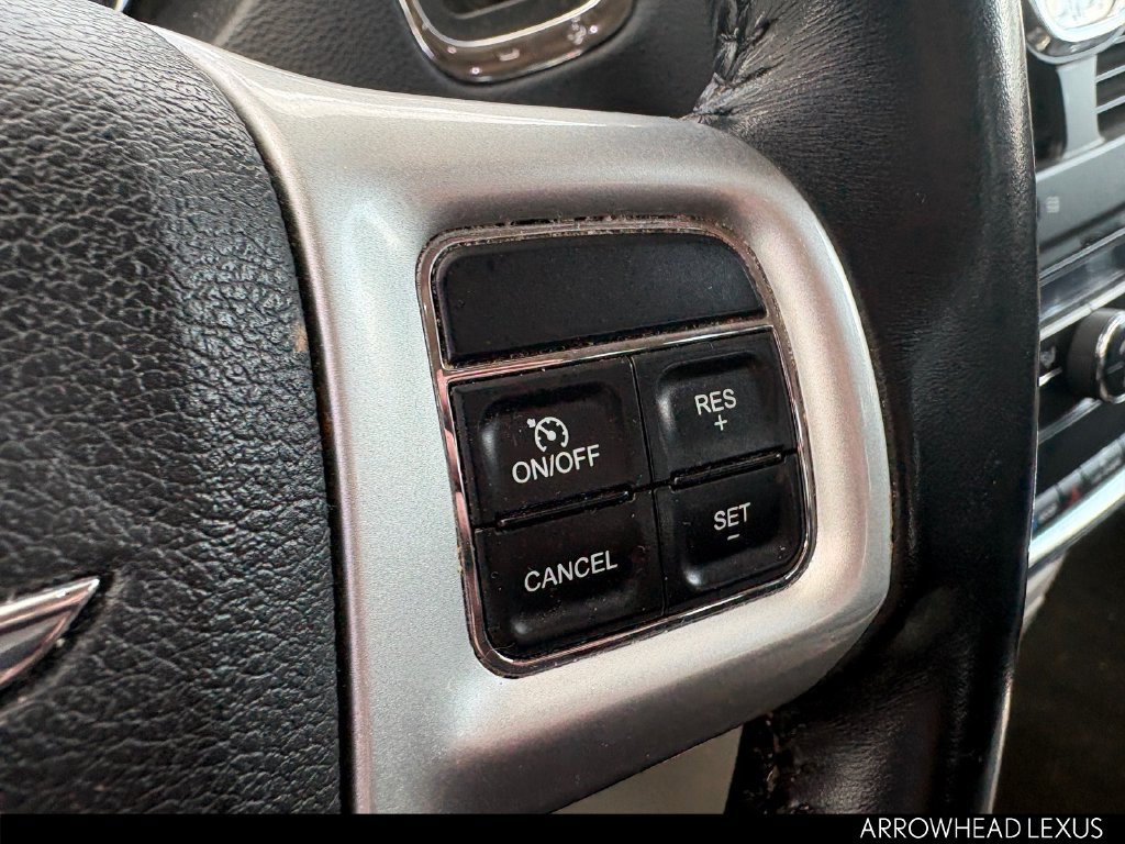 Used 2016 Chrysler Town & Country Touring FWD image 10