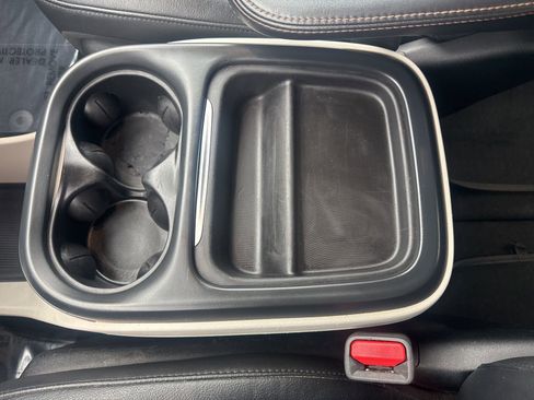 Used 2017 Chrysler Pacifica Touring-L image 30