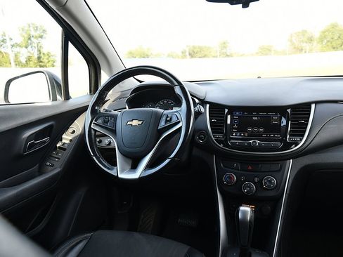 Used 2019 Chevrolet Trax LT w/ LT Convenience Package FWD image 20