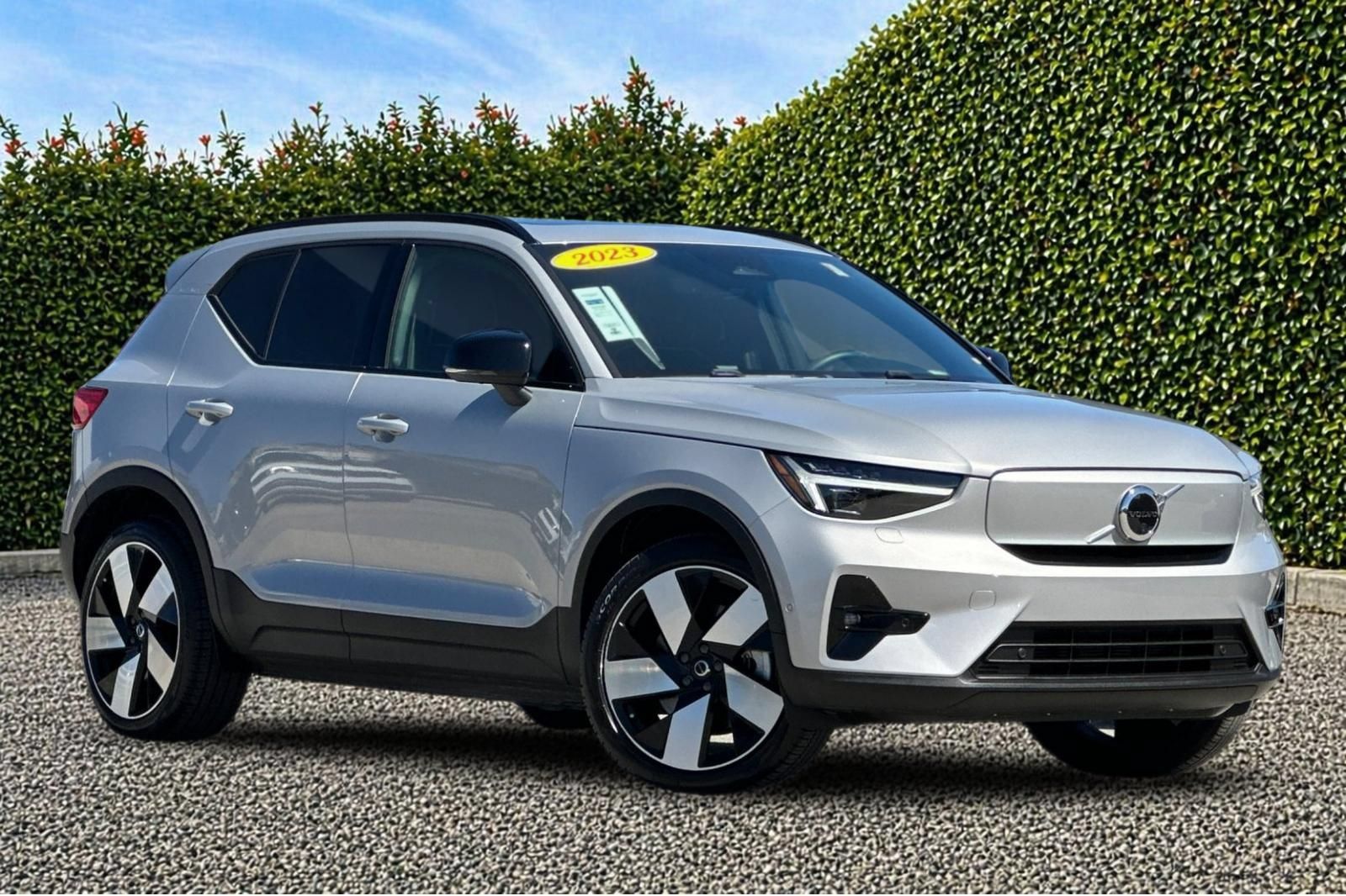 Used 2023 Volvo XC40 Recharge Ultimate w/ Protection Package Premier AWD/4WD image 1